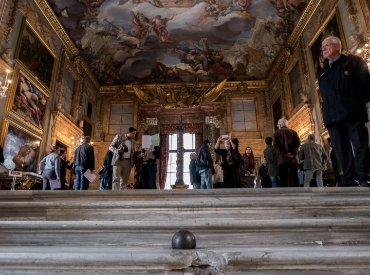 Palazzo Colonna cannon ball.jpg